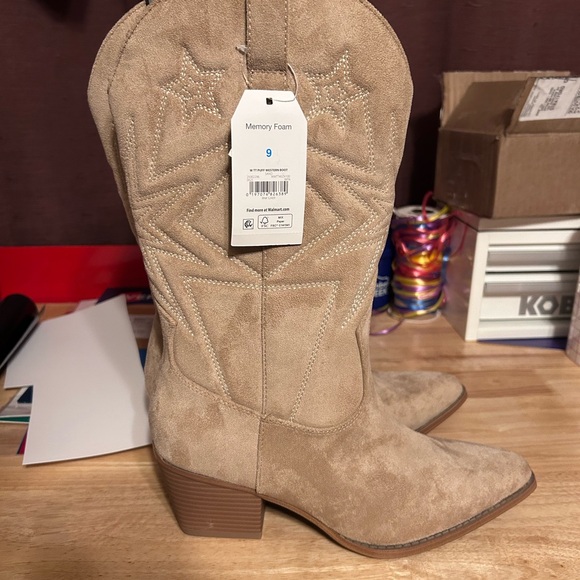 Time and Tru Tan Western Heeled Boots - Picture 3 of 5